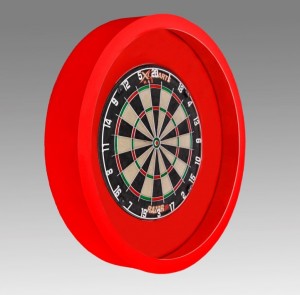 TCB COMBI - Winmau Blade 5 dartbord (zonder opdruk) + Winmau Safety Surround Rood + TCB XXL Rood